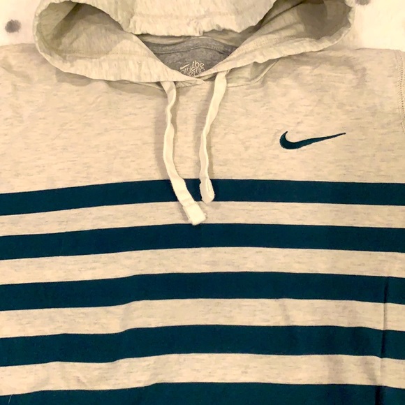Lightweight comfy Nike Hoodie Small - Picture 2 of 10